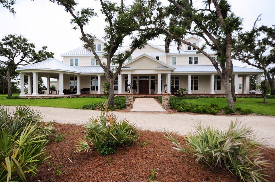 PlantationStyle Single Family Residence Central